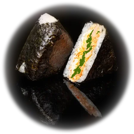 Онигири с тигровой креветкой, рукколой и ананасом